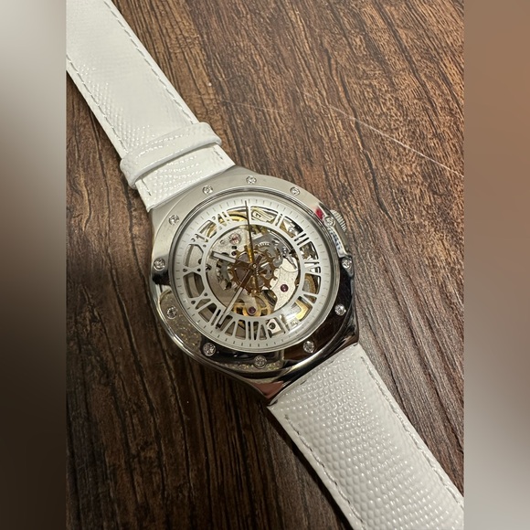 VGUC Swatch White Women’s Watch - Picture 3 of 9